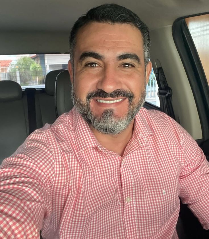 <em>Luis M.</em>